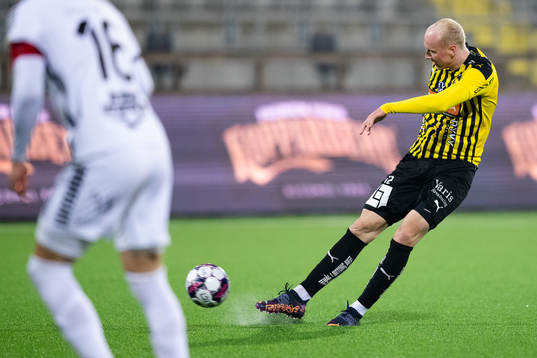 Häckens Valgeir Fridriksson med ett skott