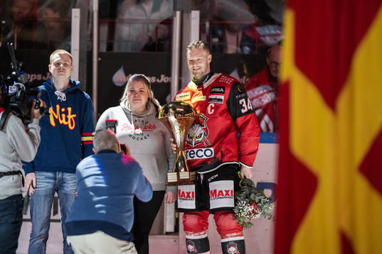 Malmö Redhawks Carl Söderberg hyllas