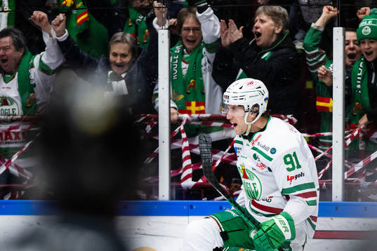 Rögles Adam Tambellini jublar