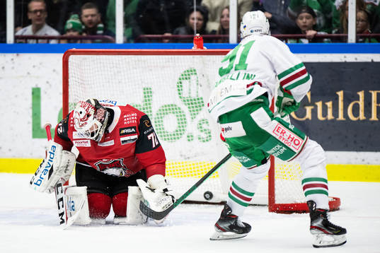 Rögles Adam Tambellini gör 0-1 bakom Malmö Redhawks