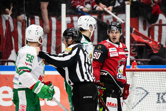 Rögles Ryan McKiernan och Malmö Redhawks Lance Bouma