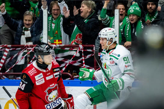 Rögles Adam Tambellini  jublar