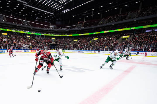 Malmö Redhawks Emil Sylvegård och Rögles Adam Edström