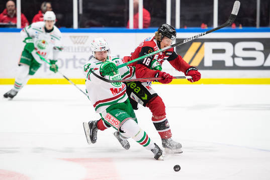 Rögles Linus Sjödin och Malmö Redhawks Marcus Sylvegård