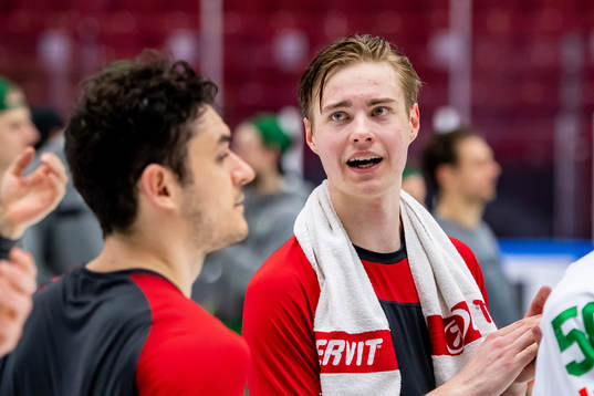 Rögles målvakt Calle Clang jublar