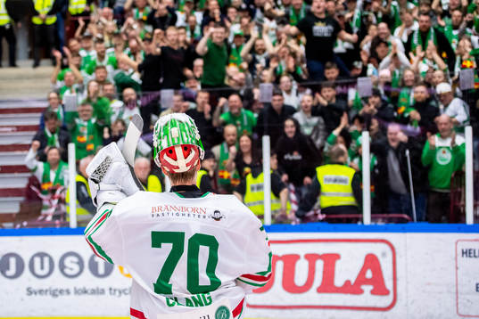 Rögles målvakt Calle Clang jublar