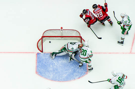 Malmö Redhawks Carl Persson och Eric Engstrand  jublar