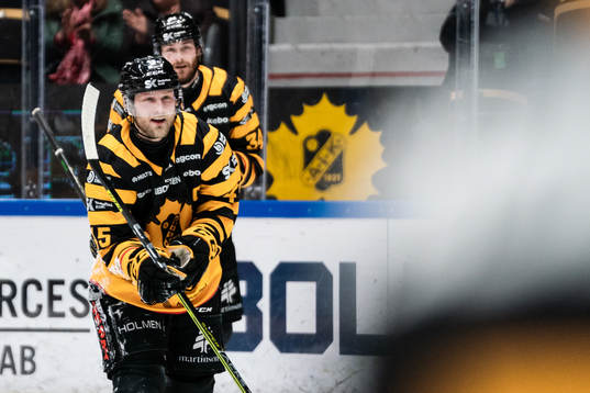 Skellefteås Oscar Möller jublar