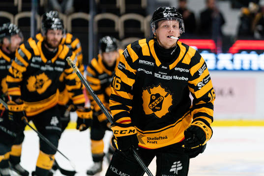 Skellefteås Linus Lindström jublar