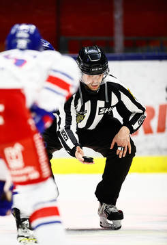 Domare Johan Löfgren som gör sin sista SHL-match