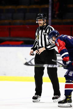 Domare Johan Löfgren som gör sin sista SHL-match