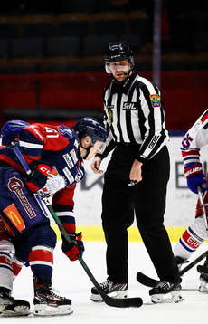 Domare Johan Löfgren som gör sin sista SHL-match
