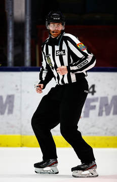 Domare Johan Löfgren som gör sin sista SHL-match