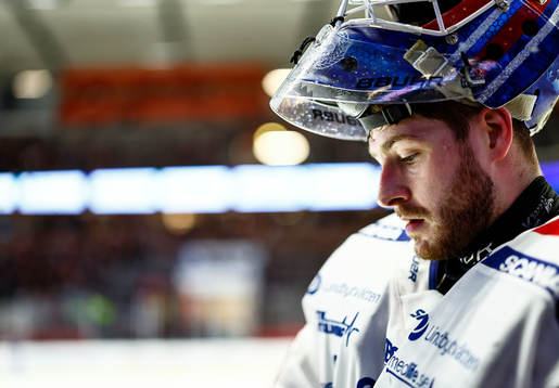 Oskarshamns målvakt Tim Juel deppar