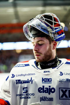 Oskarshamns målvakt Tim Juel deppar