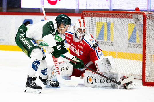 Färjestads Joakim Nygård och Timrås målvakt Jacob