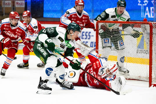 Färjestads Joakim Nygård gör 0-2 bakom Timrås målvakt