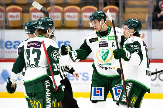 Färjestads Victor Ejdsell jublar