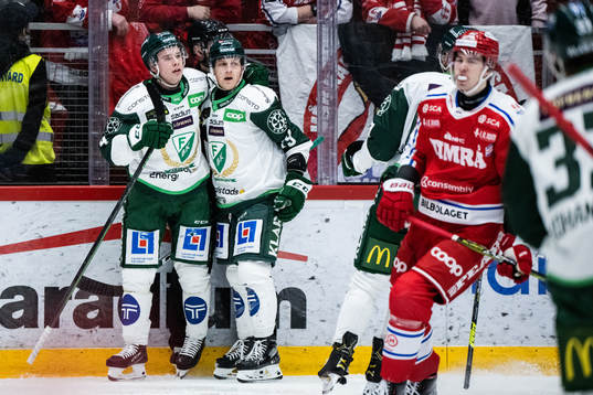 Färjestads Oscar Lawner jublar