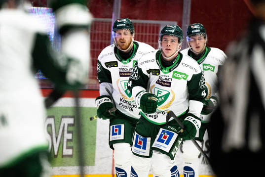 Färjestads Oscar Lawner jublar