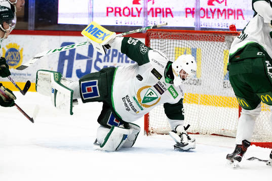 Färjestads målvakt Dennis Hildeby räddar