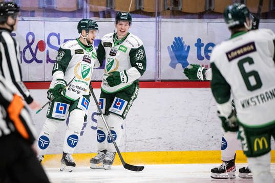 Färjestads Theodor Lennström jublar