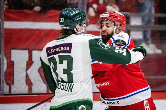 Färjestads Albert Johansson och Timrås Robin Hanzl