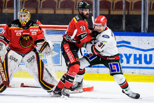Luleås Linus Fröberg och Frölundas Nicklas Lasu