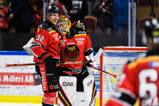 Luleås Oscar Engsund och målvakt Joel Lassinantti