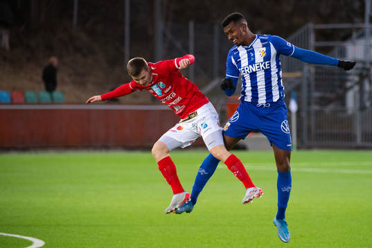 IFK Göteborgs Bernardo Vilar och Norrbys Melvin Andersson