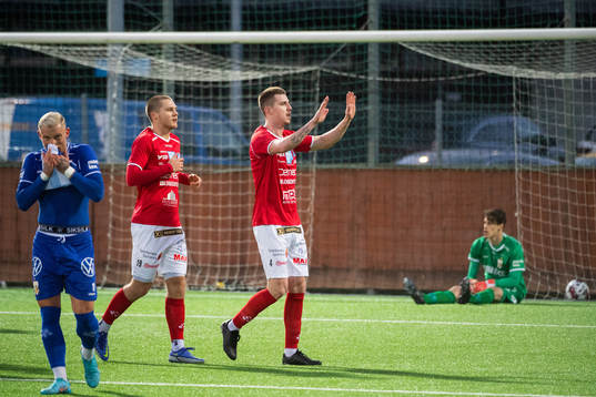 Norrbys Fredrik Lundgren och Norrbys Gustav Broman jublar