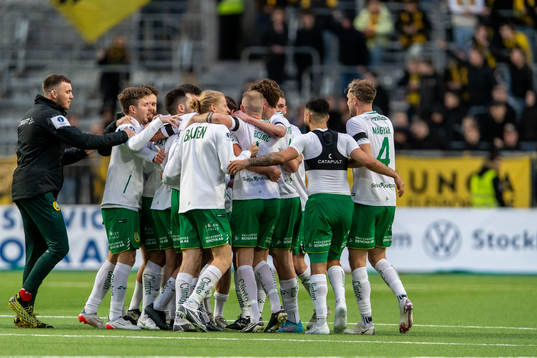 Hammarbys spelare jublar