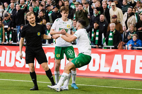 Domare Fredrik Klitte och Hammarbys Williot Swedberg