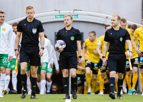 Assisterande domare Niklas Nyberg, domare Fredrik Klitte