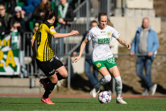 Hammarbys Ellen Wangerheim och Häckens Hanna Wijk