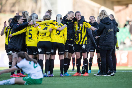Häckens spelare jublar