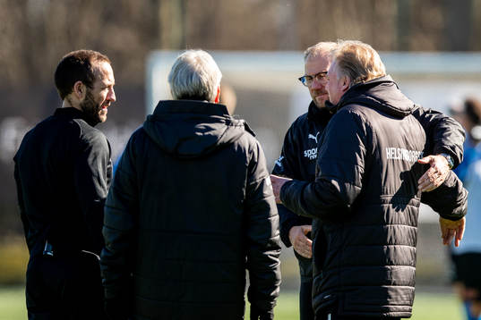 Halmstads manager Magnus Haglund och Helsingborgs tränare