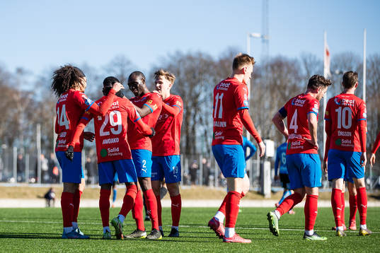 Helsingborgs Joseph Amoako och Ravy Tsouka-Dozi jublar