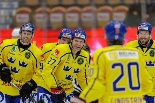Tre kronor legends Dick Tärnström jublar
