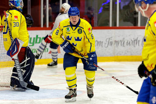 Tre kronor legends Magnus Svensson har ont