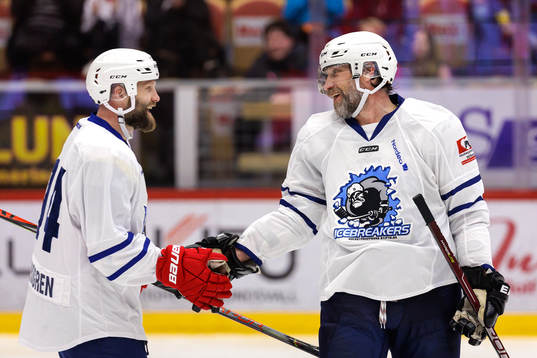 under uppvisningsmatchen i ishockey mellan Icebreakers och