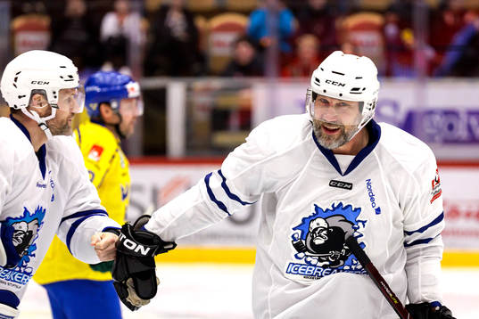 Icebreakers Peter Forsberg jublar med Markus Näslund