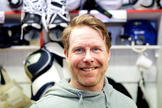 föTre kronor legends Andreas Dackell r uppvisningsmatchen