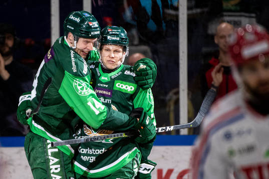 Färjestads Daniel Viksten och Victor Ejdsell jublar