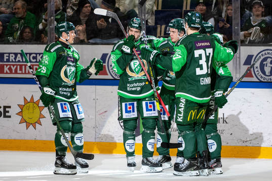 Färjestads Oscar Lawner jublar