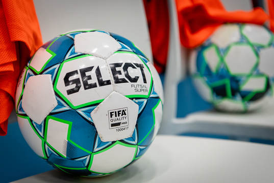 En fotboll före futsalmatchen i RFL mellan GAIS och