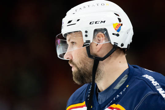 Djurgårdens Dick Axelsson innan  ishockeymatchen i SHL