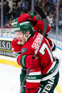 Frölundas Andreas Borgman jublar ihop med Patrik Carlsson