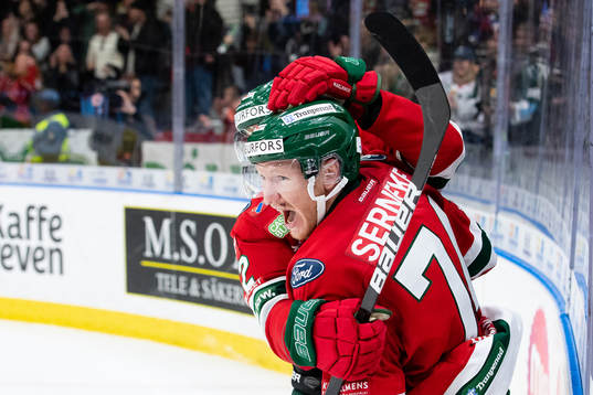 Frölundas Andreas Borgman jublar ihop med Patrik Carlsson