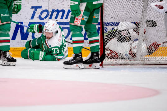 Rögles Valtteri Kemiläinen  och Malmö Redhawks Lance